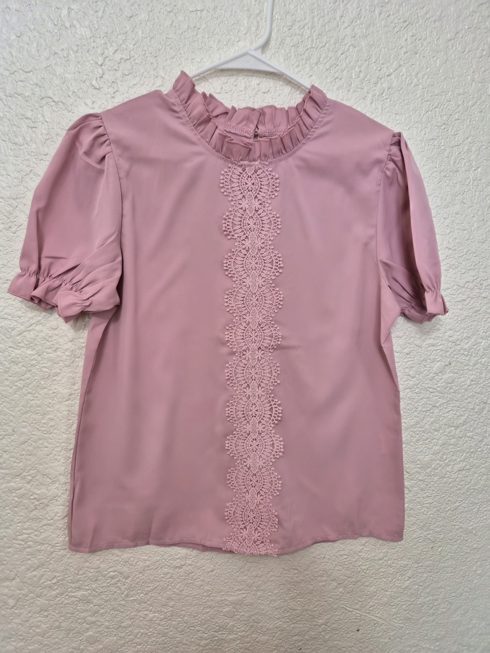 Women’s Pink Lace-Trim Puff Sleeve Top